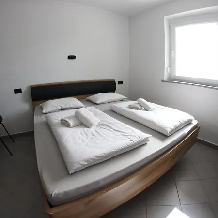 Apartma Deni Pobegi