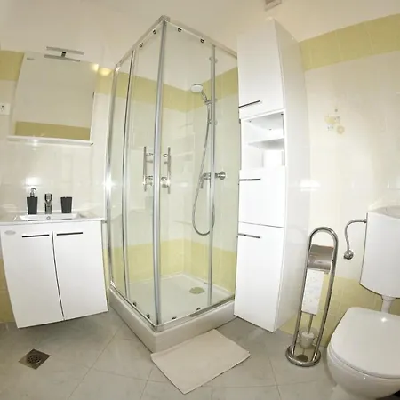 Apartma Deni