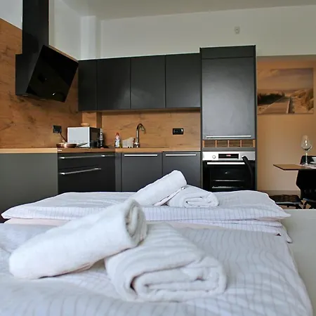 Apartma Deni *